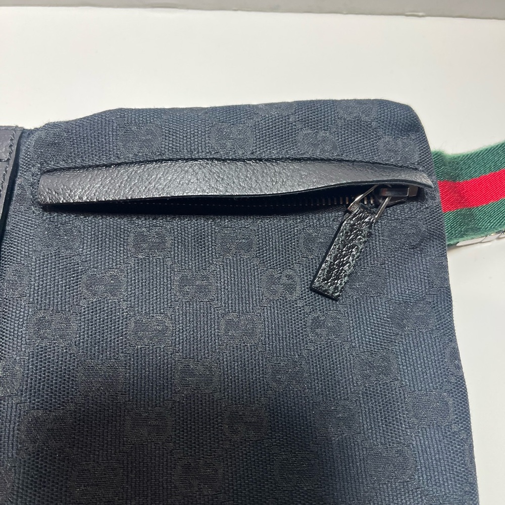 Authentic Gucci black belt bag with green and red belt and chrome hardware - Picture 4 of 14
